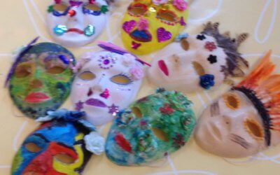 Creatieve salon met maskers maken